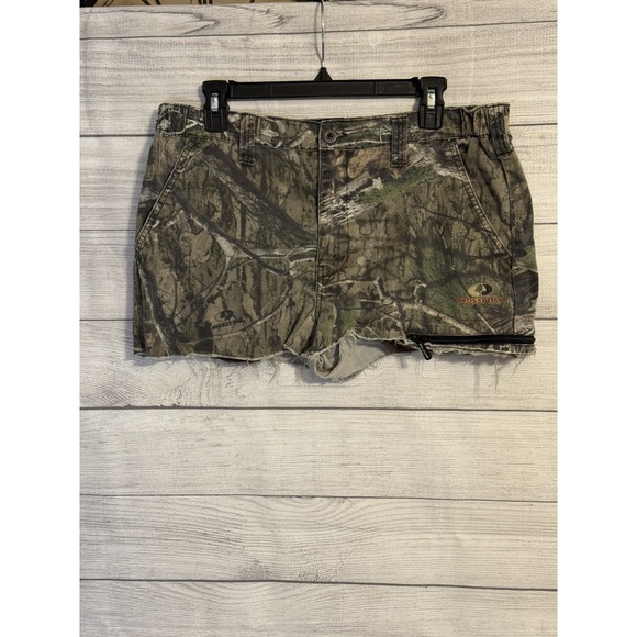 Mossy Oak Camo Cut Off Shorts Size Medium/Large - Picture 3 of 7